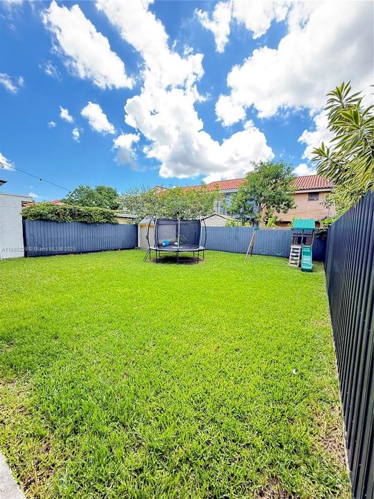 最近售出: $530,000 (3 贝兹, 2 浴室, 1101 平方英尺)