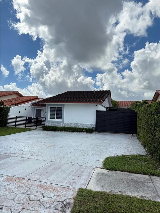 最近售出: $530,000 (3 贝兹, 2 浴室, 1101 平方英尺)