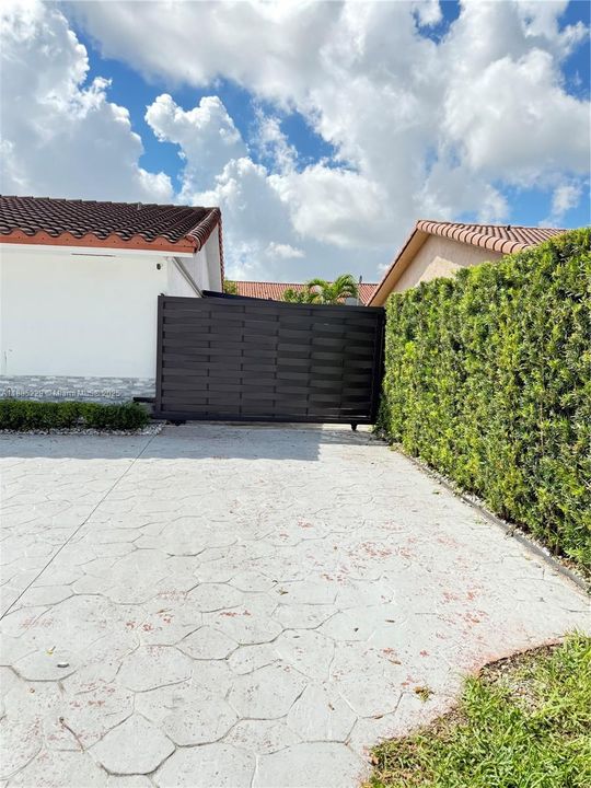 最近售出: $530,000 (3 贝兹, 2 浴室, 1101 平方英尺)