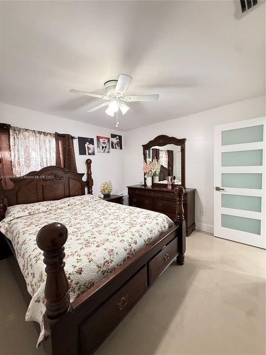 最近售出: $530,000 (3 贝兹, 2 浴室, 1101 平方英尺)