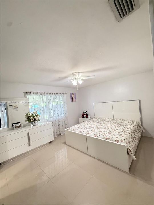 最近售出: $530,000 (3 贝兹, 2 浴室, 1101 平方英尺)