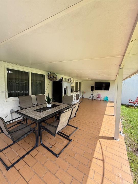 最近售出: $530,000 (3 贝兹, 2 浴室, 1101 平方英尺)