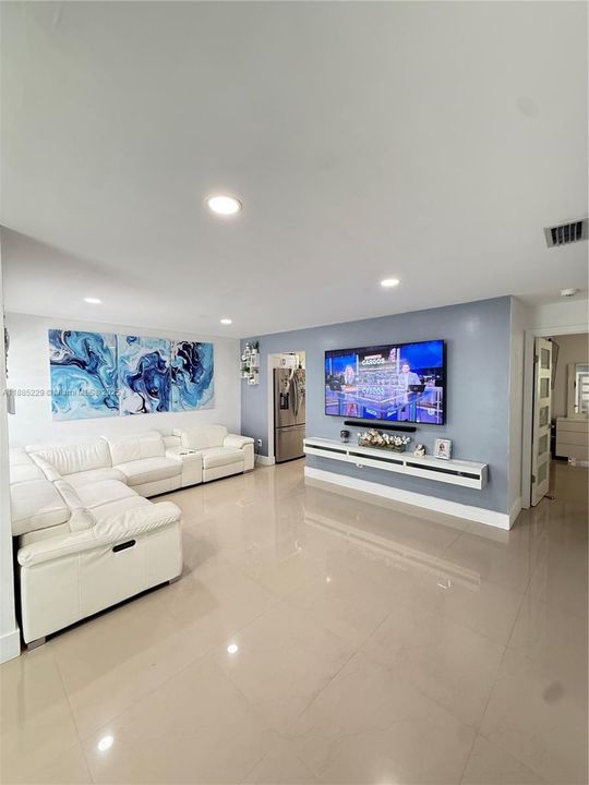 最近售出: $530,000 (3 贝兹, 2 浴室, 1101 平方英尺)