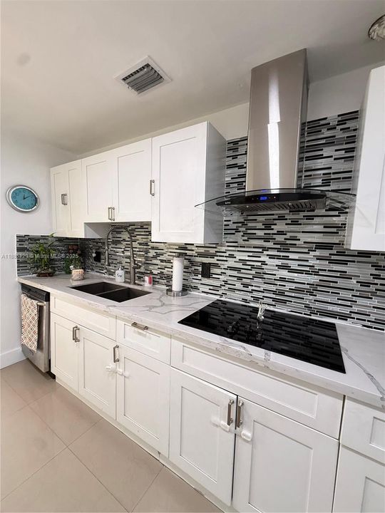 最近售出: $530,000 (3 贝兹, 2 浴室, 1101 平方英尺)