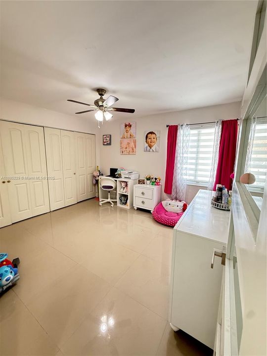 最近售出: $530,000 (3 贝兹, 2 浴室, 1101 平方英尺)