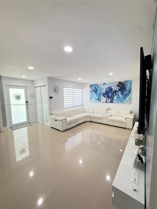 最近售出: $530,000 (3 贝兹, 2 浴室, 1101 平方英尺)