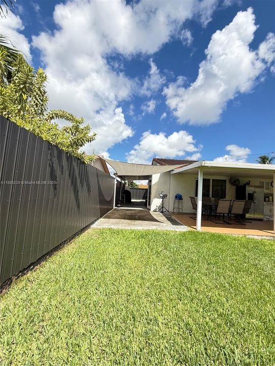 最近售出: $530,000 (3 贝兹, 2 浴室, 1101 平方英尺)