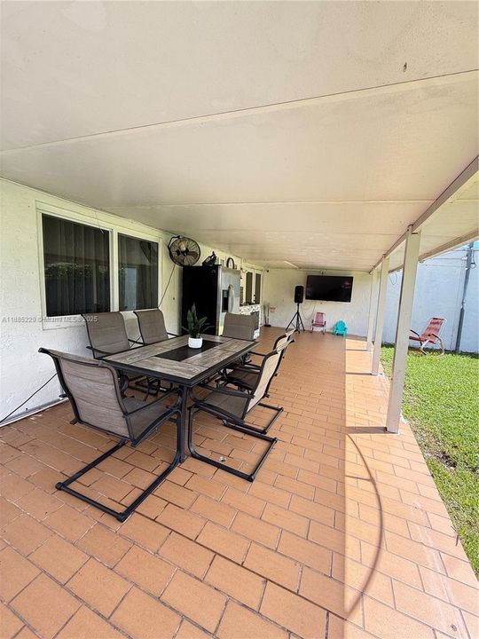 最近售出: $530,000 (3 贝兹, 2 浴室, 1101 平方英尺)