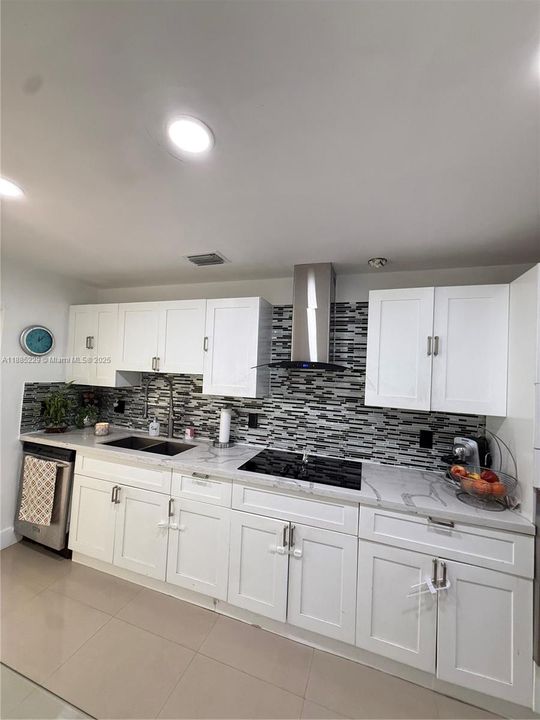 最近售出: $530,000 (3 贝兹, 2 浴室, 1101 平方英尺)