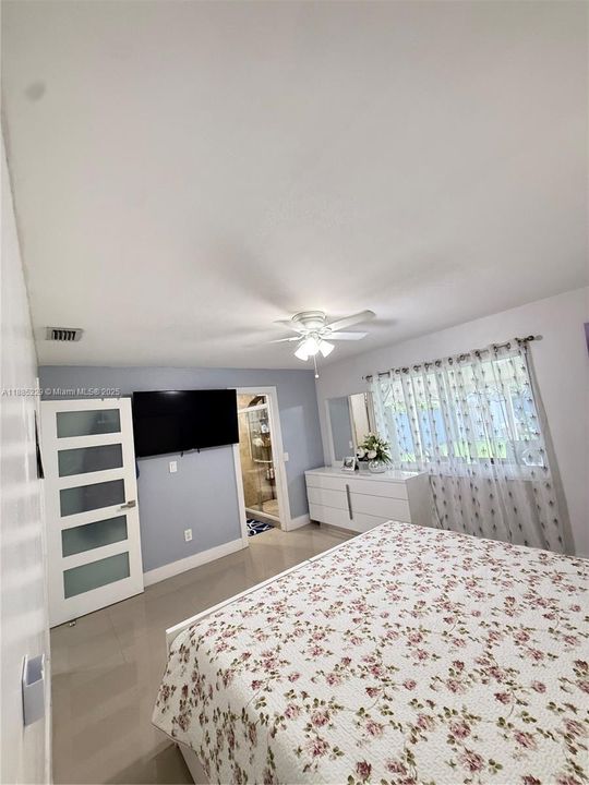 最近售出: $530,000 (3 贝兹, 2 浴室, 1101 平方英尺)