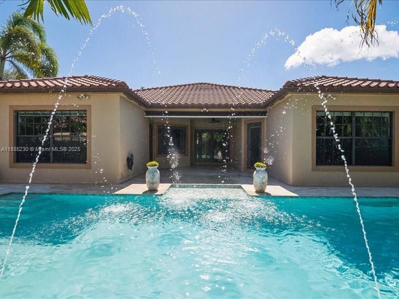 Elegant aquatic retreat