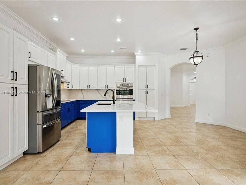 Spacious family room that flows effortlessly into the kitchen and daily dining area
