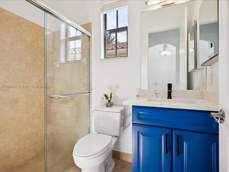 Elegant full bathroom adjacent to the office/bedroom