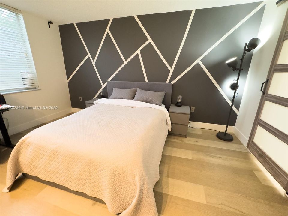 На продажу: $234,900 (2 спален, 2 ванн, 1100 Квадратных фут)