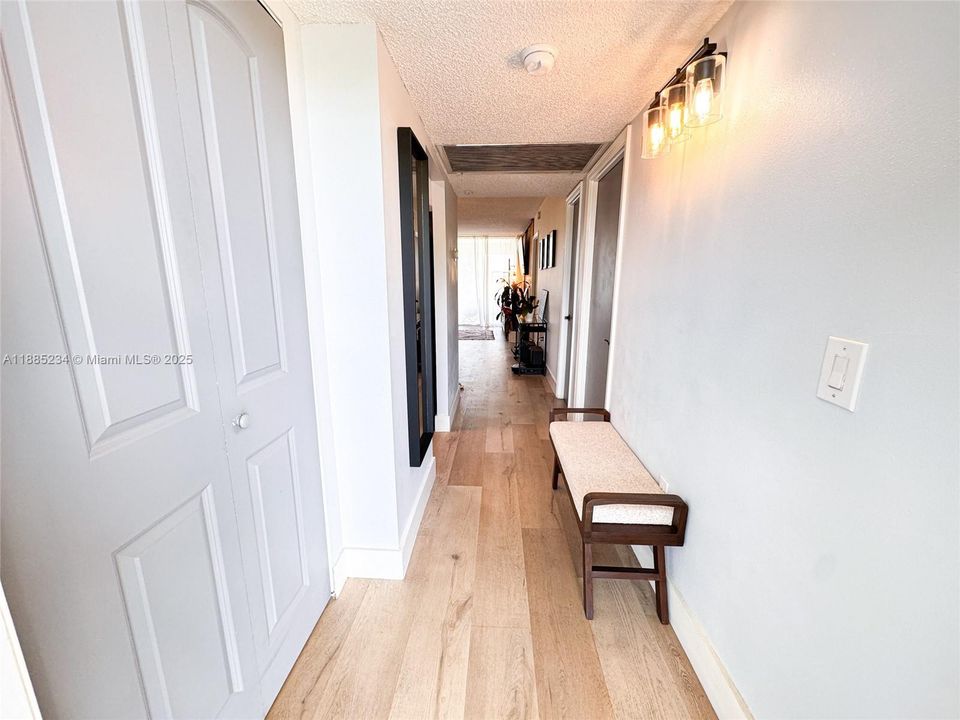 На продажу: $234,900 (2 спален, 2 ванн, 1100 Квадратных фут)