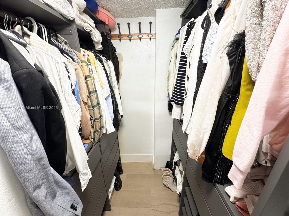 На продажу: $234,900 (2 спален, 2 ванн, 1100 Квадратных фут)