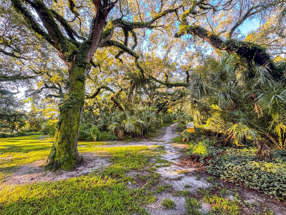 На продажу: $234,900 (2 спален, 2 ванн, 1100 Квадратных фут)