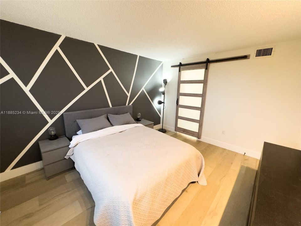 На продажу: $234,900 (2 спален, 2 ванн, 1100 Квадратных фут)