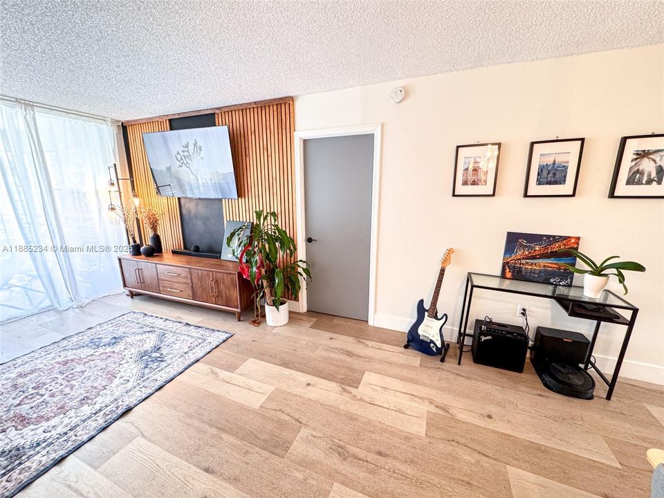 На продажу: $234,900 (2 спален, 2 ванн, 1100 Квадратных фут)