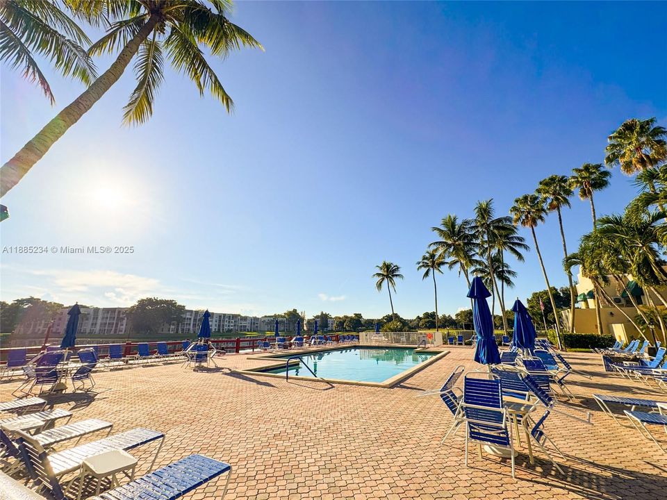 На продажу: $234,900 (2 спален, 2 ванн, 1100 Квадратных фут)