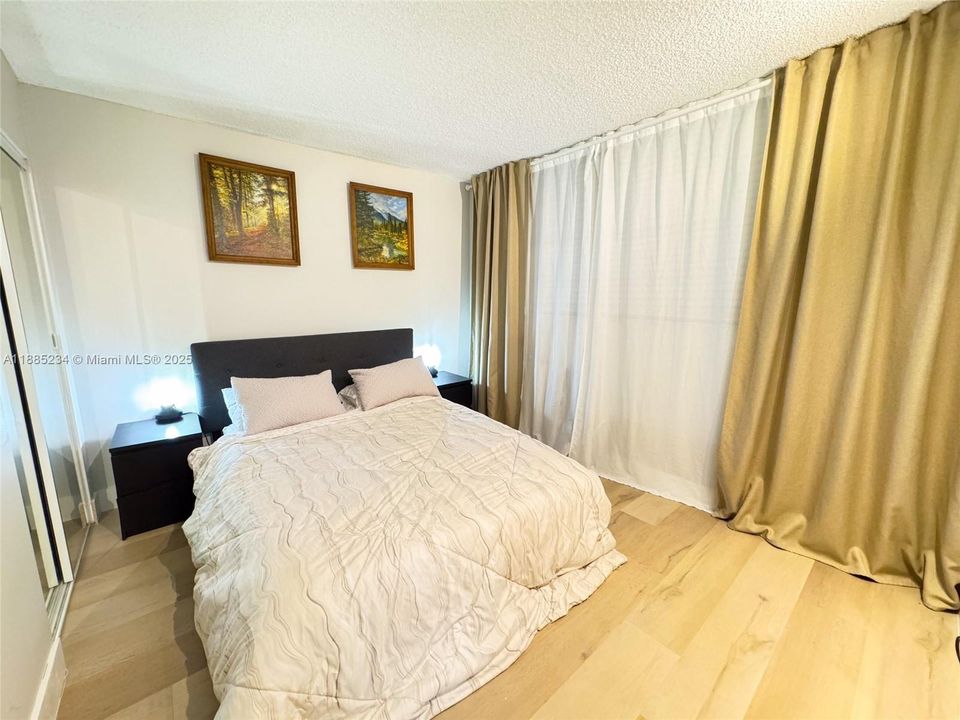 На продажу: $234,900 (2 спален, 2 ванн, 1100 Квадратных фут)