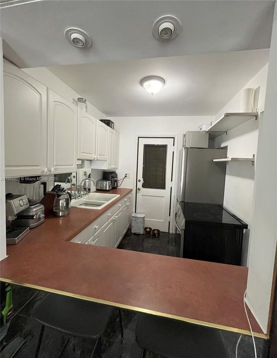 For Sale: $120,000 (2 beds, 1 baths, 883 Square Feet)