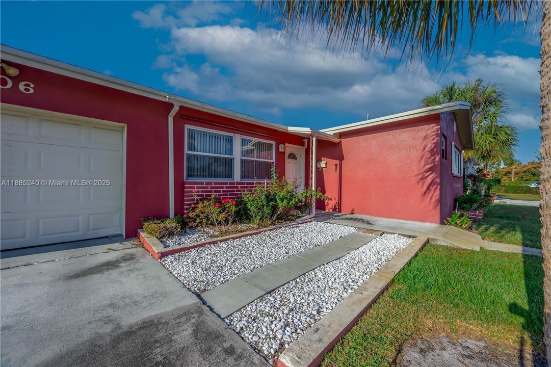 Недавно продано: $410,000 (3 спален, 2 ванн, 1286 Квадратных фут)