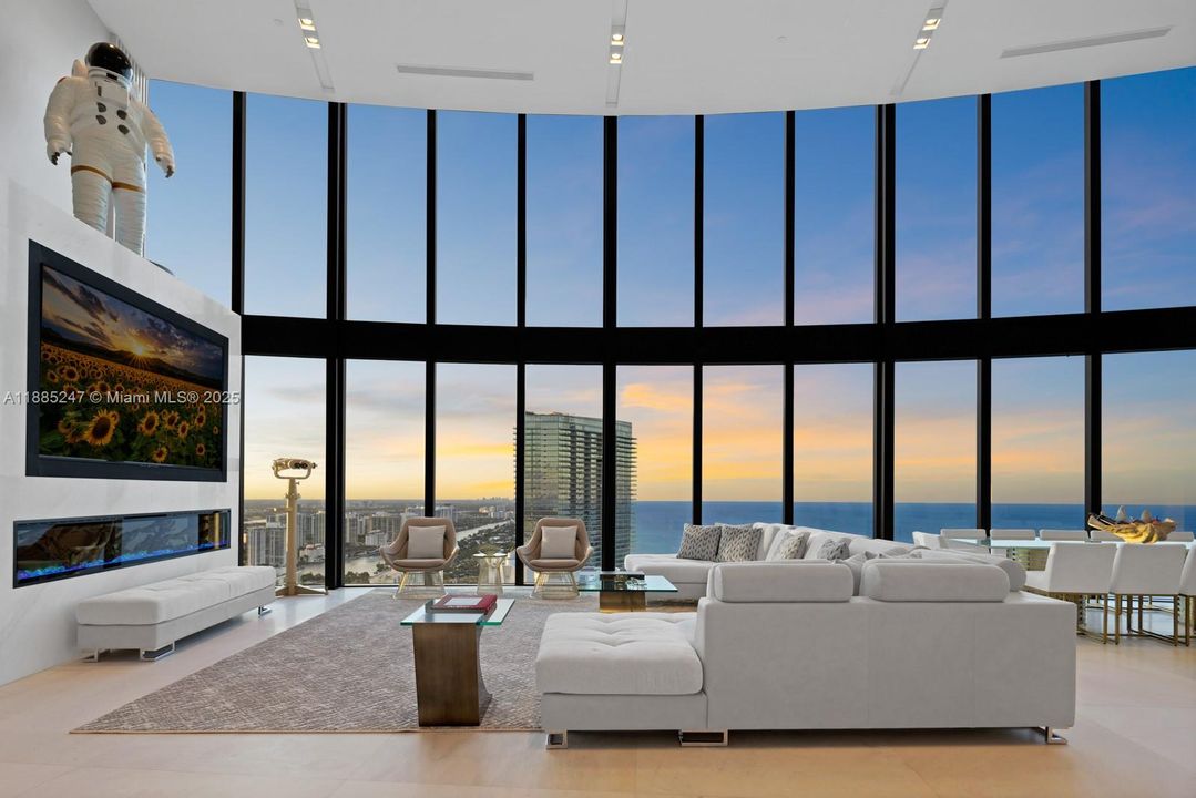 待售: $19,950,000 (4 贝兹, 4 浴室, 6121 平方英尺)