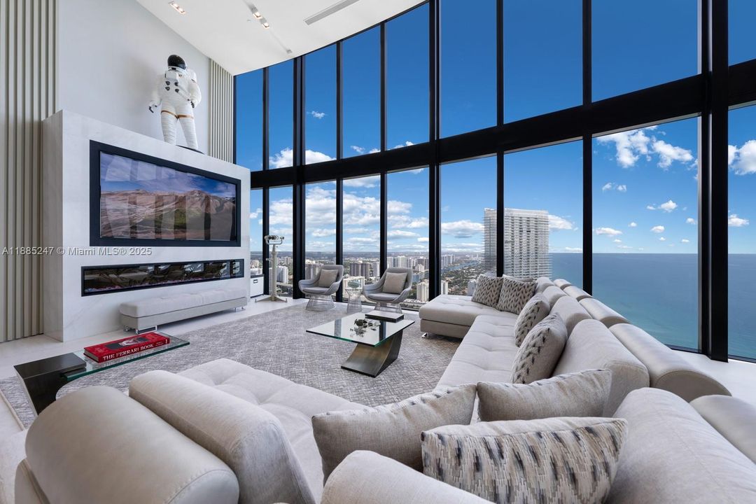 待售: $19,950,000 (4 贝兹, 4 浴室, 6121 平方英尺)