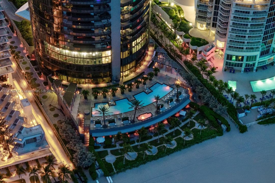 待售: $19,950,000 (4 贝兹, 4 浴室, 6121 平方英尺)