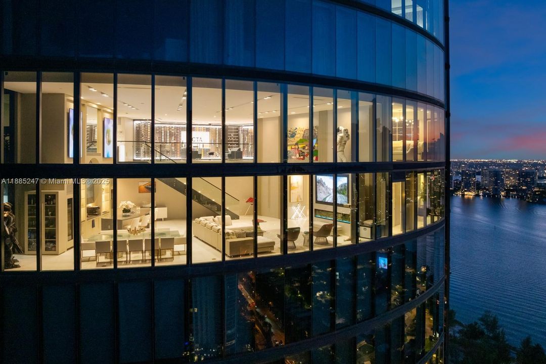 待售: $19,950,000 (4 贝兹, 4 浴室, 6121 平方英尺)