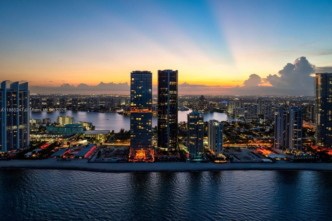 待售: $19,950,000 (4 贝兹, 4 浴室, 6121 平方英尺)