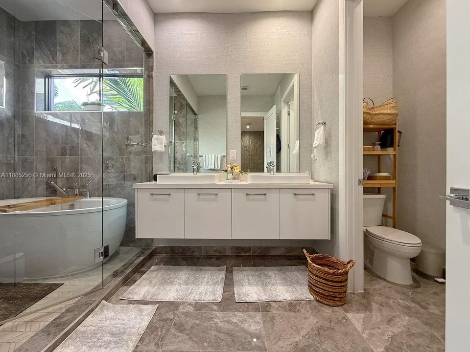 Activo con contrato: $1,190,000 (4 camas, 3 baños, 2257 Pies cuadrados)