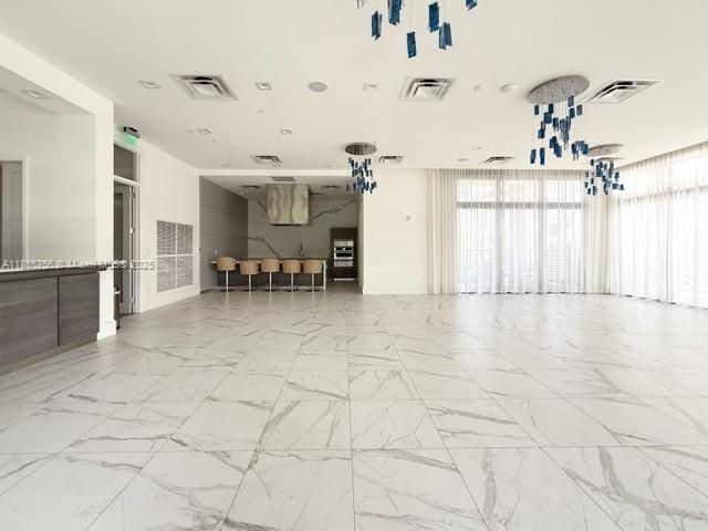 Activo con contrato: $1,190,000 (4 camas, 3 baños, 2257 Pies cuadrados)