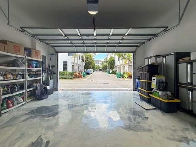 Activo con contrato: $1,190,000 (4 camas, 3 baños, 2257 Pies cuadrados)