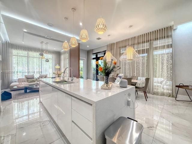 Activo con contrato: $1,190,000 (4 camas, 3 baños, 2257 Pies cuadrados)