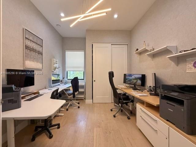 Activo con contrato: $1,190,000 (4 camas, 3 baños, 2257 Pies cuadrados)