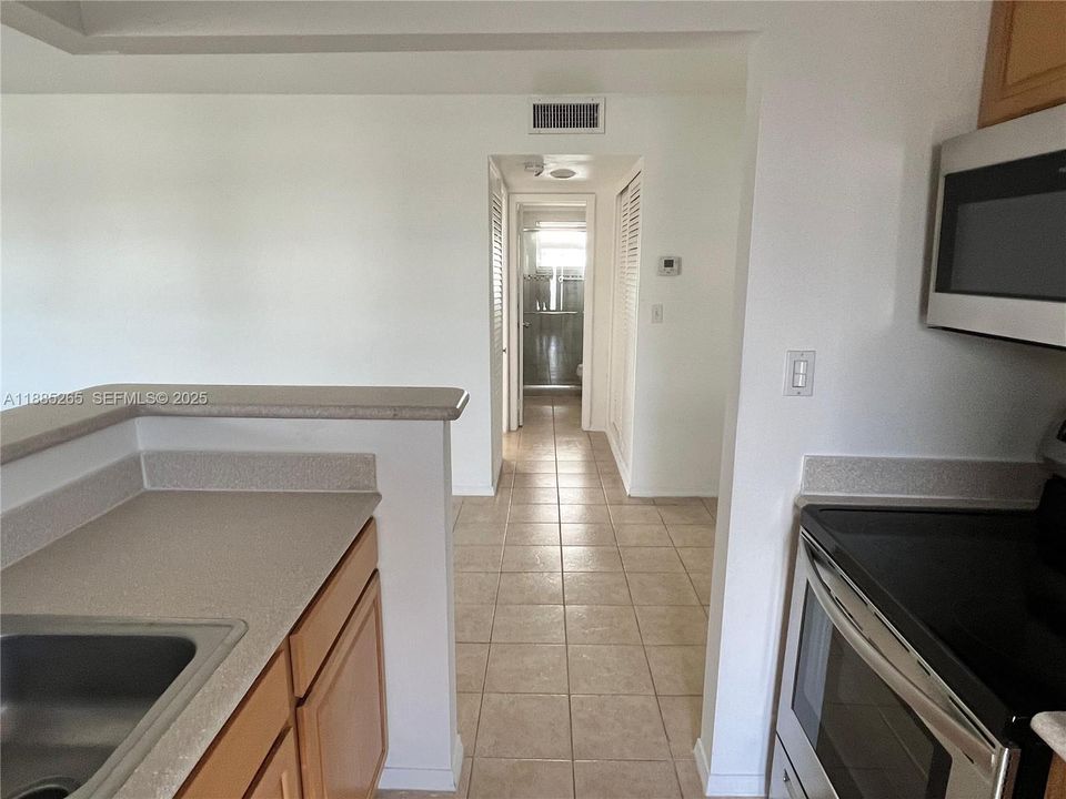 Под контрактом: $1,600 (1 спален, 1 ванн, 580 Квадратных фут)