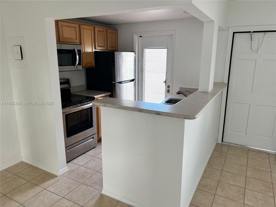 Под контрактом: $1,600 (1 спален, 1 ванн, 580 Квадратных фут)