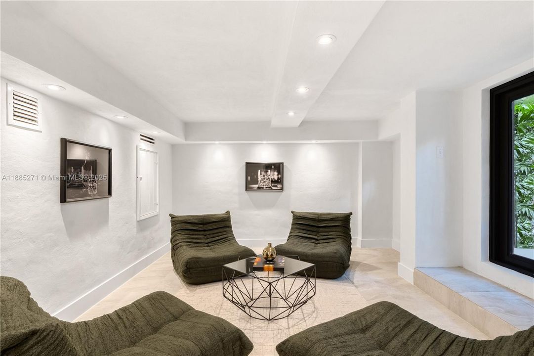 For Sale: $12,500,000 (6 beds, 6 baths, 5458 Square Feet)