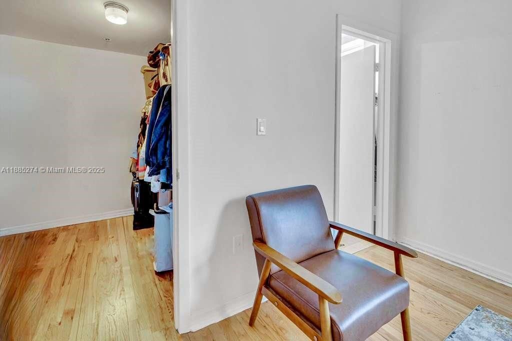 合同活跃: $450,000 (2 贝兹, 2 浴室, 890 平方英尺)