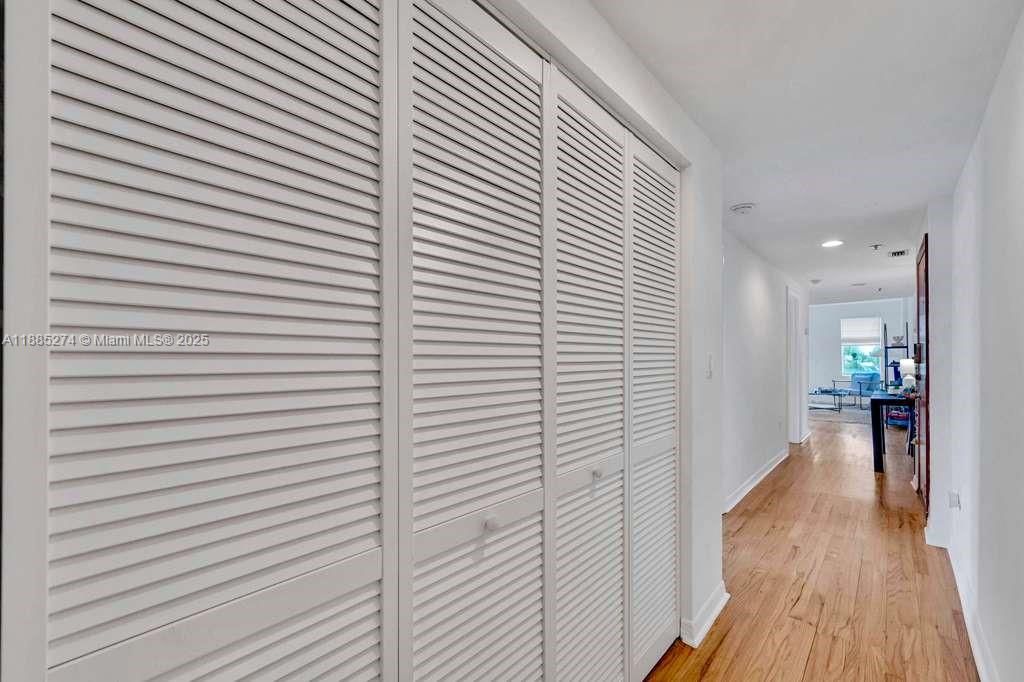 合同活跃: $450,000 (2 贝兹, 2 浴室, 890 平方英尺)