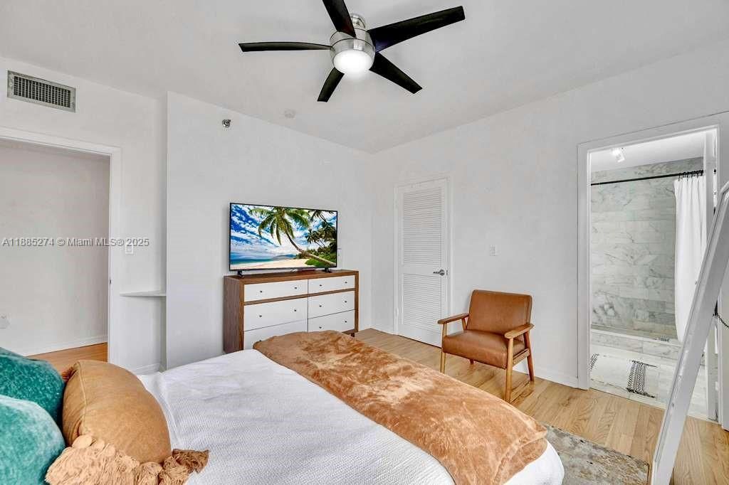 合同活跃: $450,000 (2 贝兹, 2 浴室, 890 平方英尺)