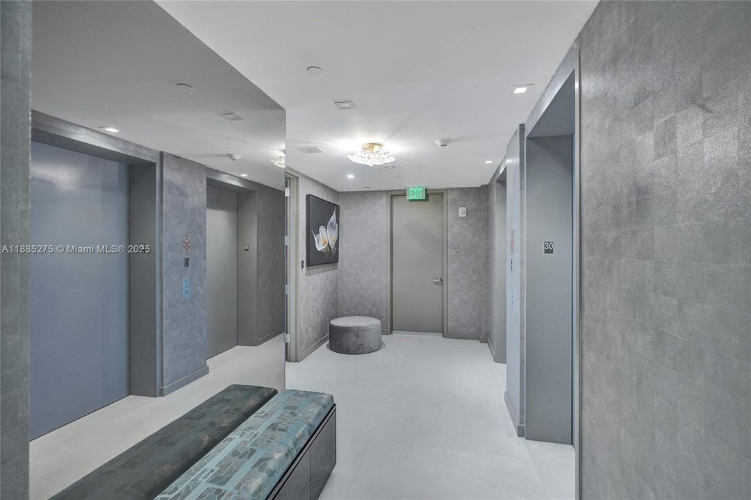 出租: $29,900 (4 贝兹, 5 浴室, 3255 平方英尺)