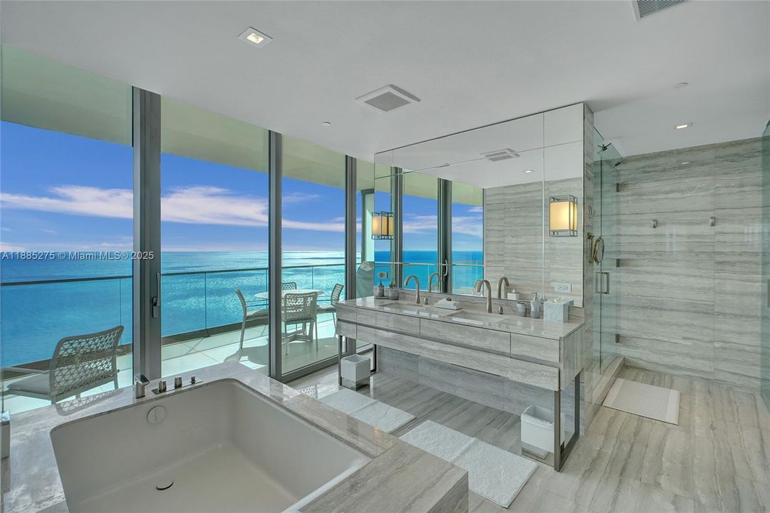 出租: $29,900 (4 贝兹, 5 浴室, 3255 平方英尺)