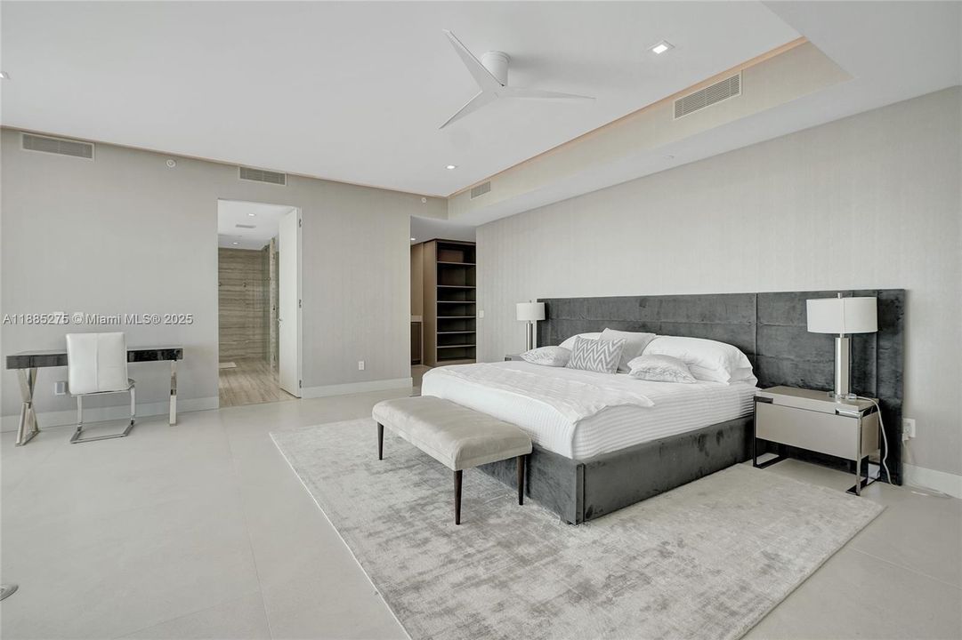 出租: $29,900 (4 贝兹, 5 浴室, 3255 平方英尺)