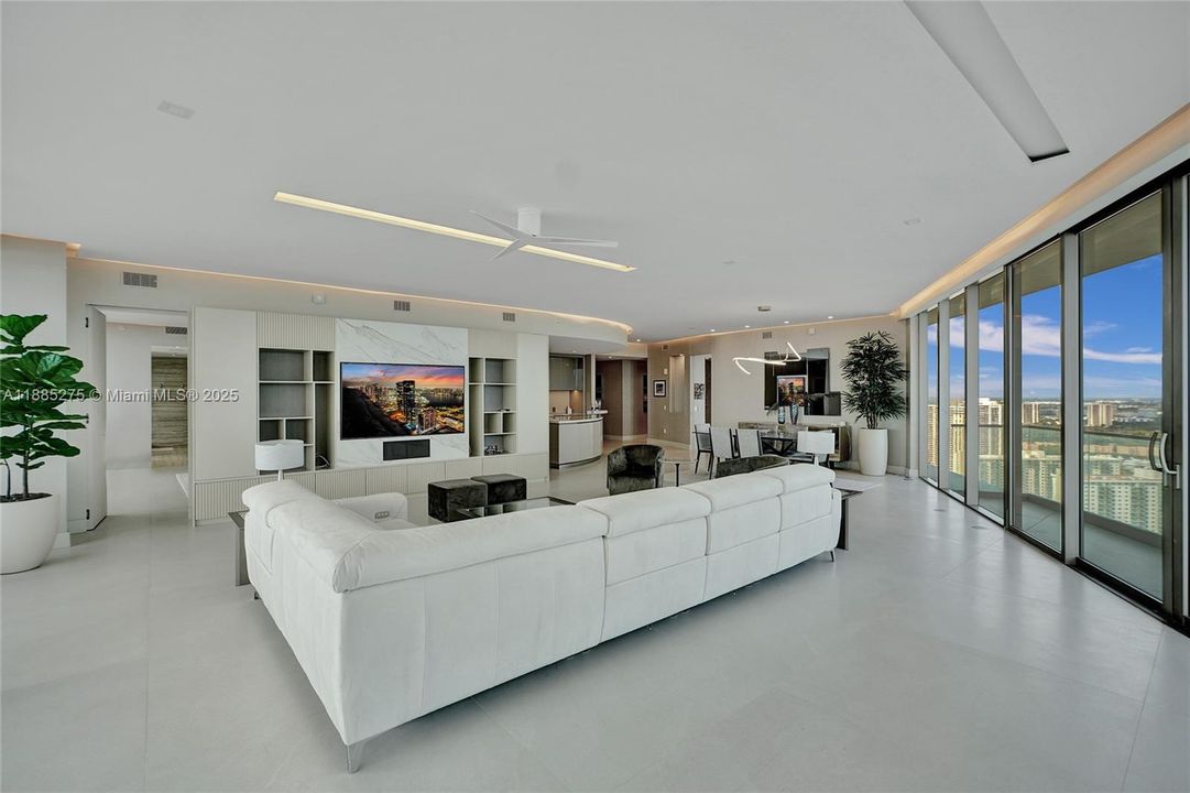 出租: $29,900 (4 贝兹, 5 浴室, 3255 平方英尺)