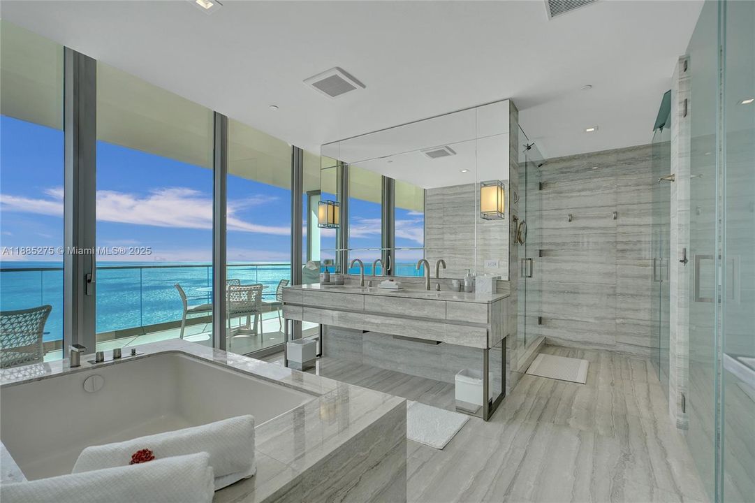 出租: $29,900 (4 贝兹, 5 浴室, 3255 平方英尺)