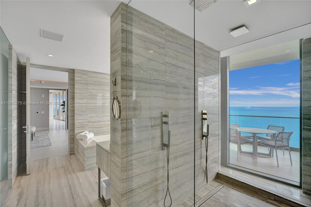 出租: $29,900 (4 贝兹, 5 浴室, 3255 平方英尺)