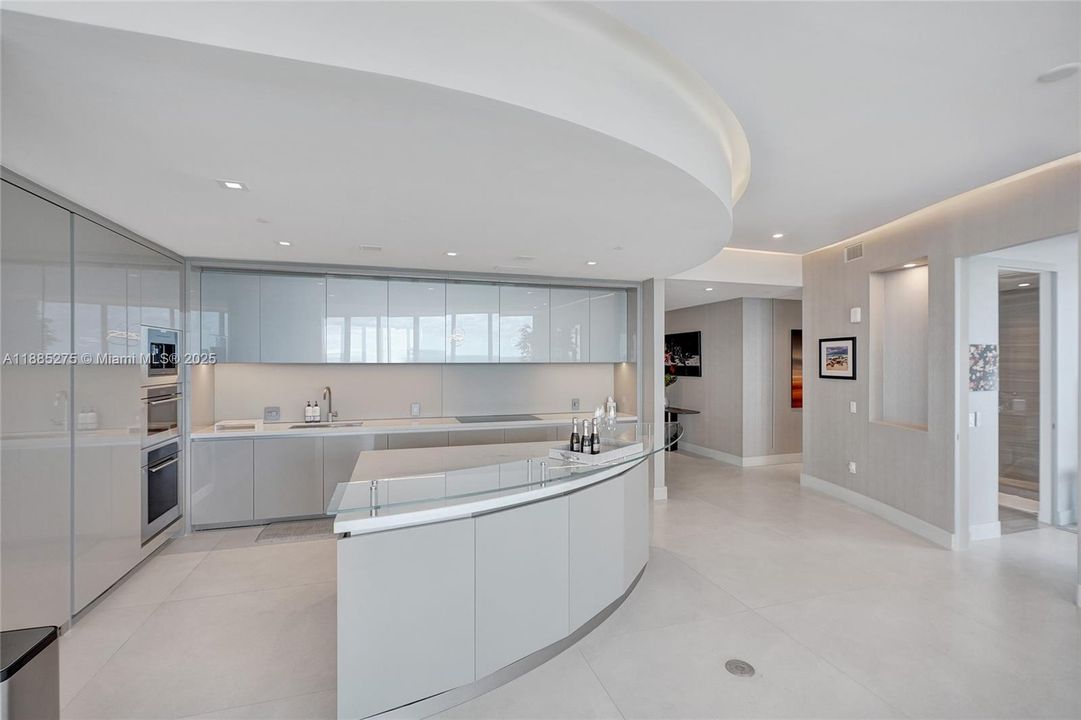 出租: $29,900 (4 贝兹, 5 浴室, 3255 平方英尺)